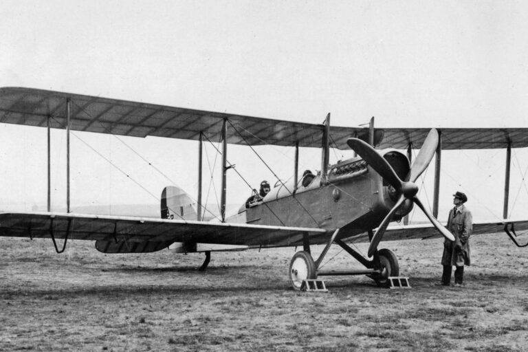 De Havilland DH4 scaled Avaleht