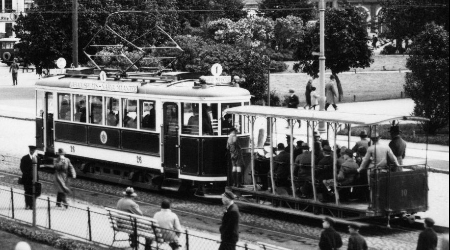 Foto: Elektritrammi vagun järelvaguniga Pärnu maanteel 1928. a. (ajapaik.ee) 100 aastat elektritramme Tallinnas Järgmisel, 2025. a. aastal möödub 100 aastat aja